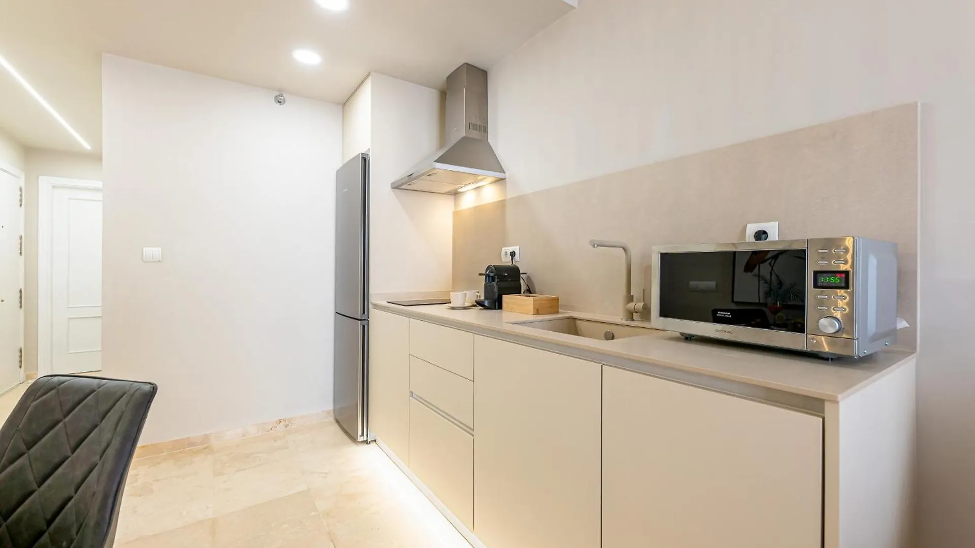 Vivendos - Ma16 - Capuchinos Parking Apartment Malaga Spain