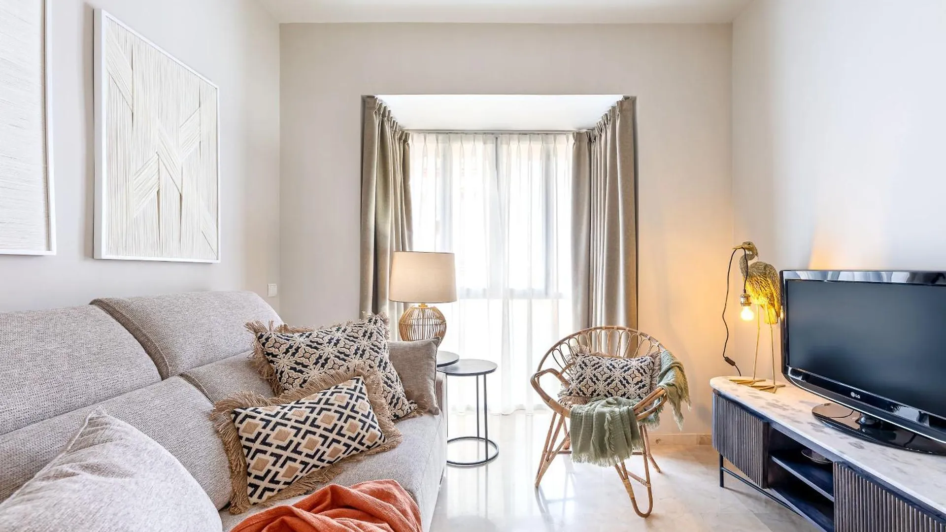 Vivendos - Ma16 - Capuchinos Parking Apartment Malaga
