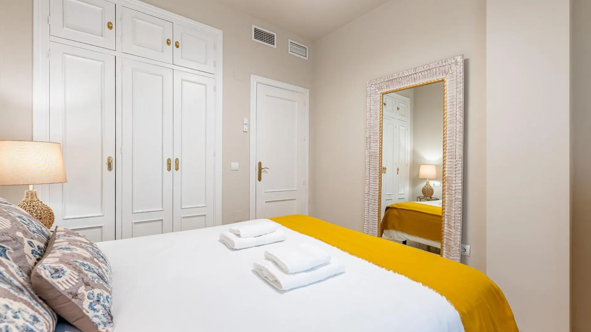 Vivendos - Ma16 - Capuchinos Parking Apartment Malaga Spain