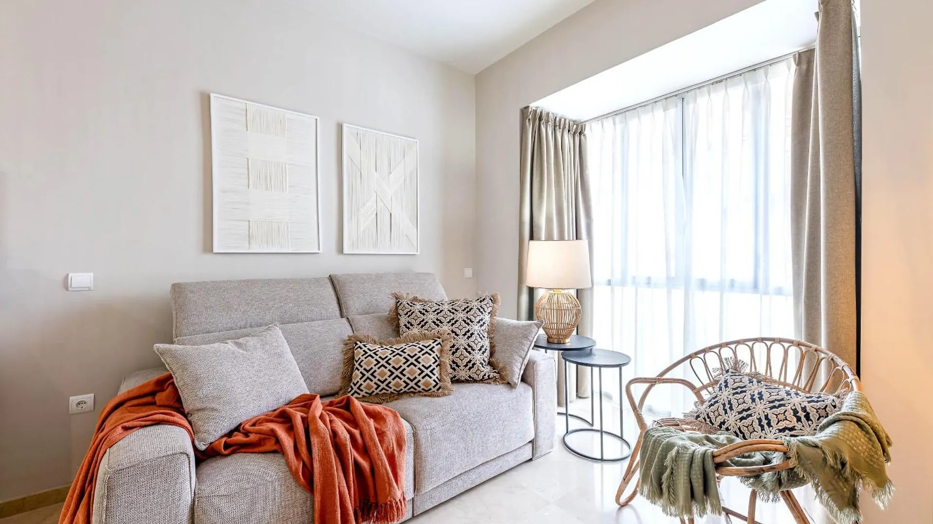 Vivendos - Ma16 - Capuchinos Parking Apartment Malaga Spain