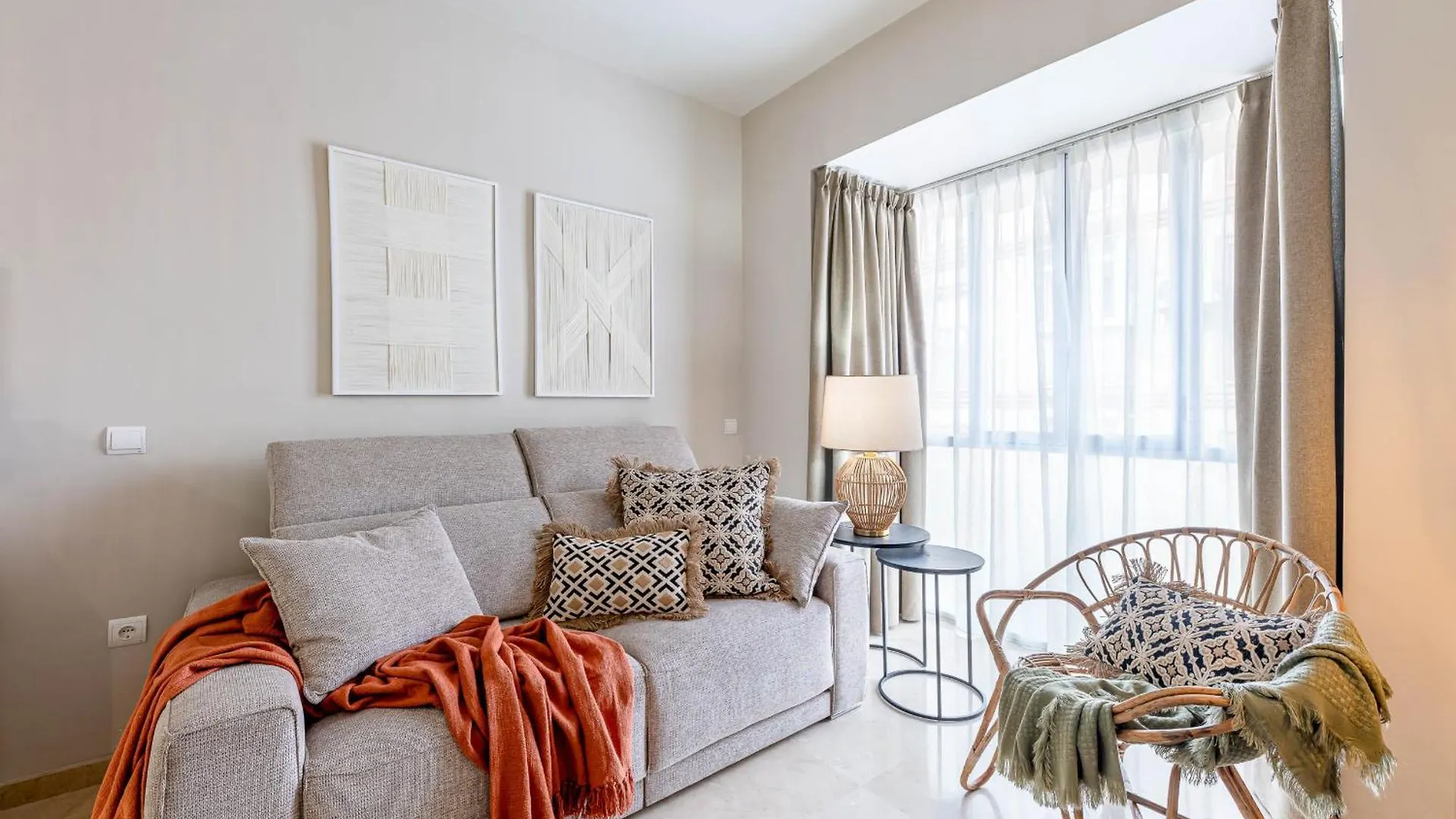 Vivendos - Ma16 - Capuchinos Parking Apartment Malaga